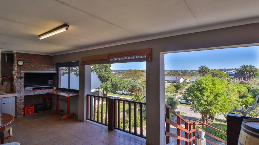 4 Bedroom Property for Sale in Stilbaai Oos Western Cape